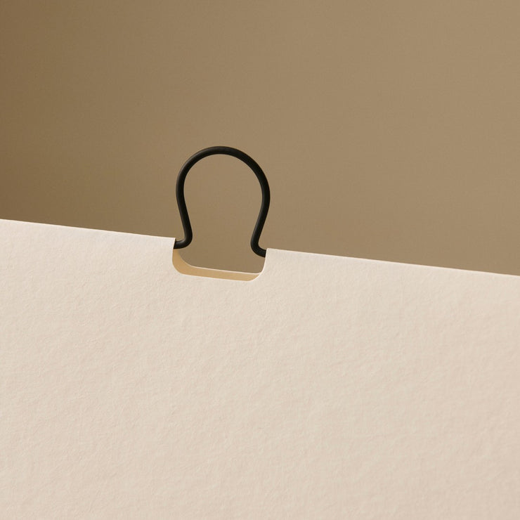 detalj  i svart metall