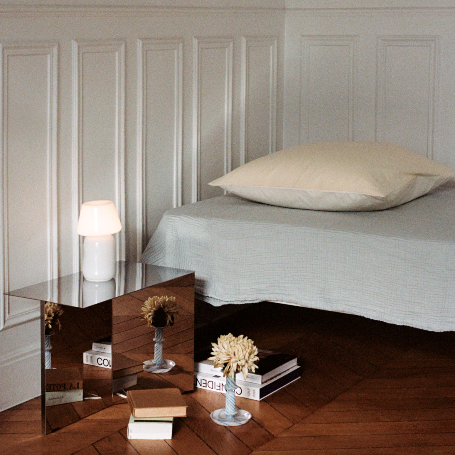 Sidebord Slit Table Oblong speil fra Hay