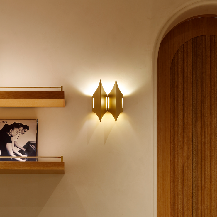 Vegglampen Gothic II fra Lyfa.