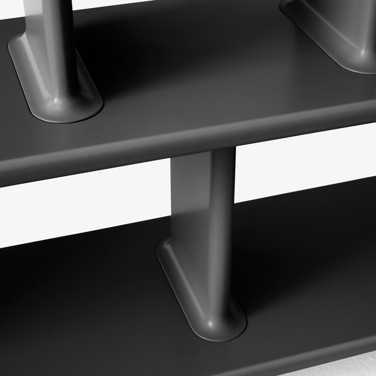 Hylle Archivo JH44 fra &Tradition i gråsvart