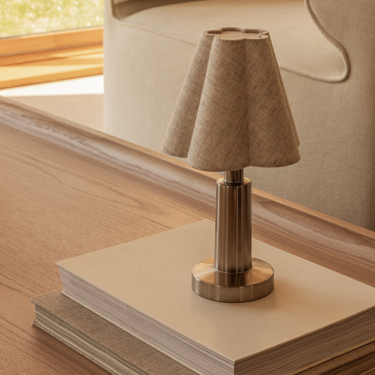 Oppladbar bordlampe Admiral Portable Lamp fra Audo Copenhagen