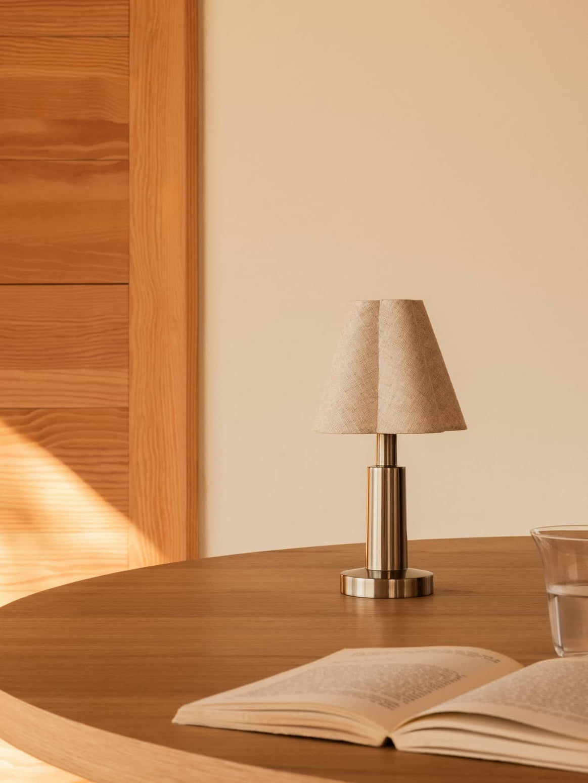 Oppladbar bordlampe Admiral Portable Lamp fra Audo Copenhagen