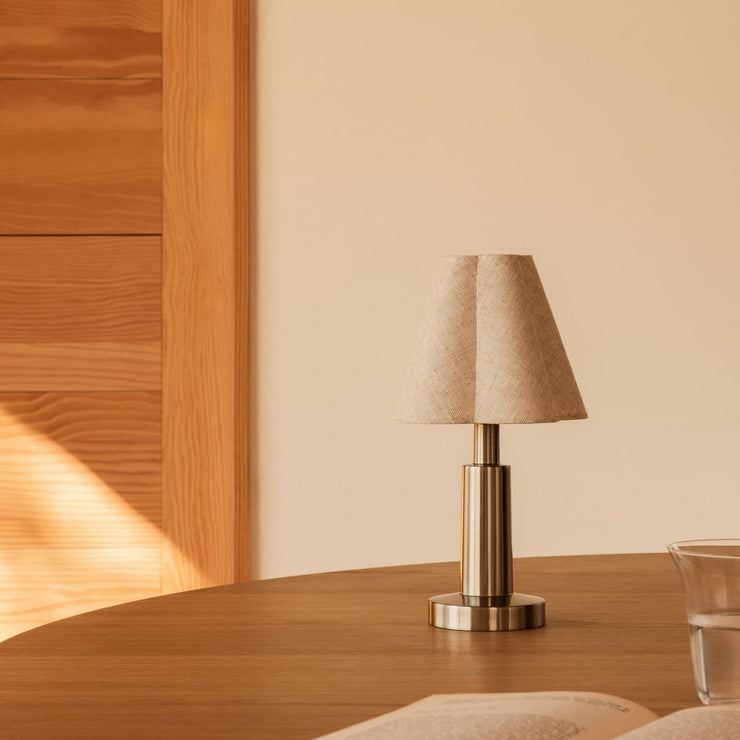 Oppladbar bordlampe Admiral Portable Lamp fra Audo Copenhagen