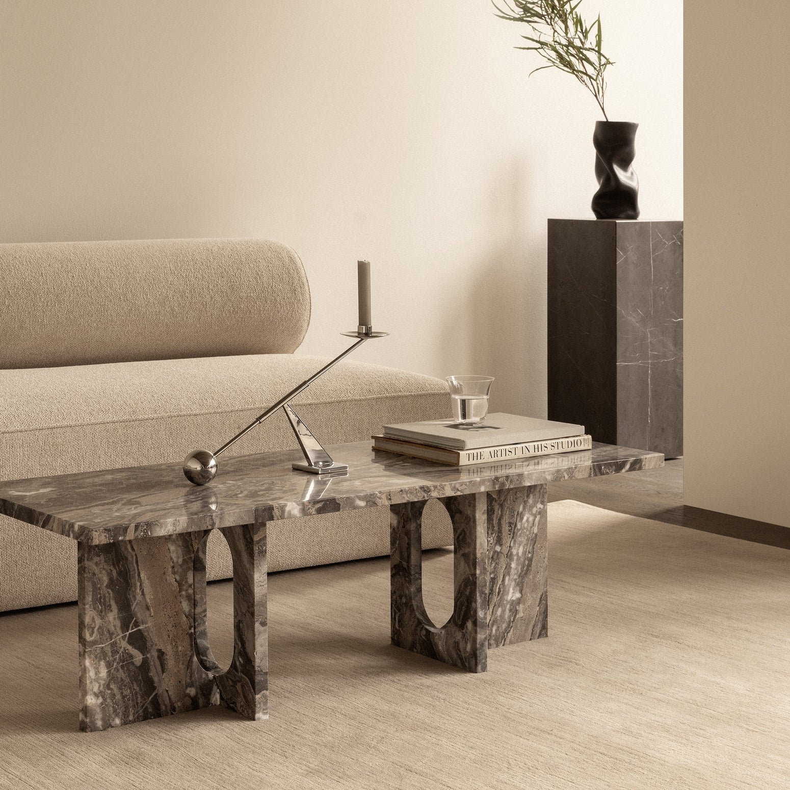 Sofabord Androgyne Lounge Table Grey Galaxy Marble fra Audo Copenhagen.