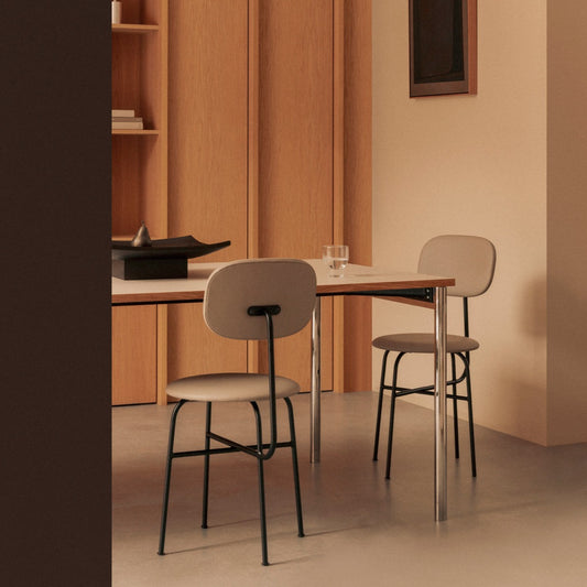Bordet Co Table fra Audo Copenhagen er ment å brukes som et skrivebord eller arbeidsbord, men kan selvfølgelig også brukes som et spisebord! 