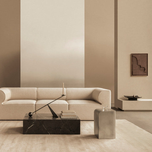  Bruk sidebordet Volume fra Audo Copenhagen som et klassisk sidebord, i kombinasjon med andre småbord eller som et alternativ til nattbord – eller som et rent skulpturelt innslag i innredningen!