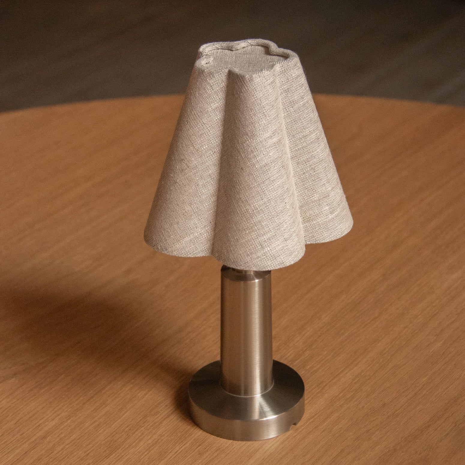 Oppladbar bordlampe Admiral Portable Lamp fra Audo Copenhagen