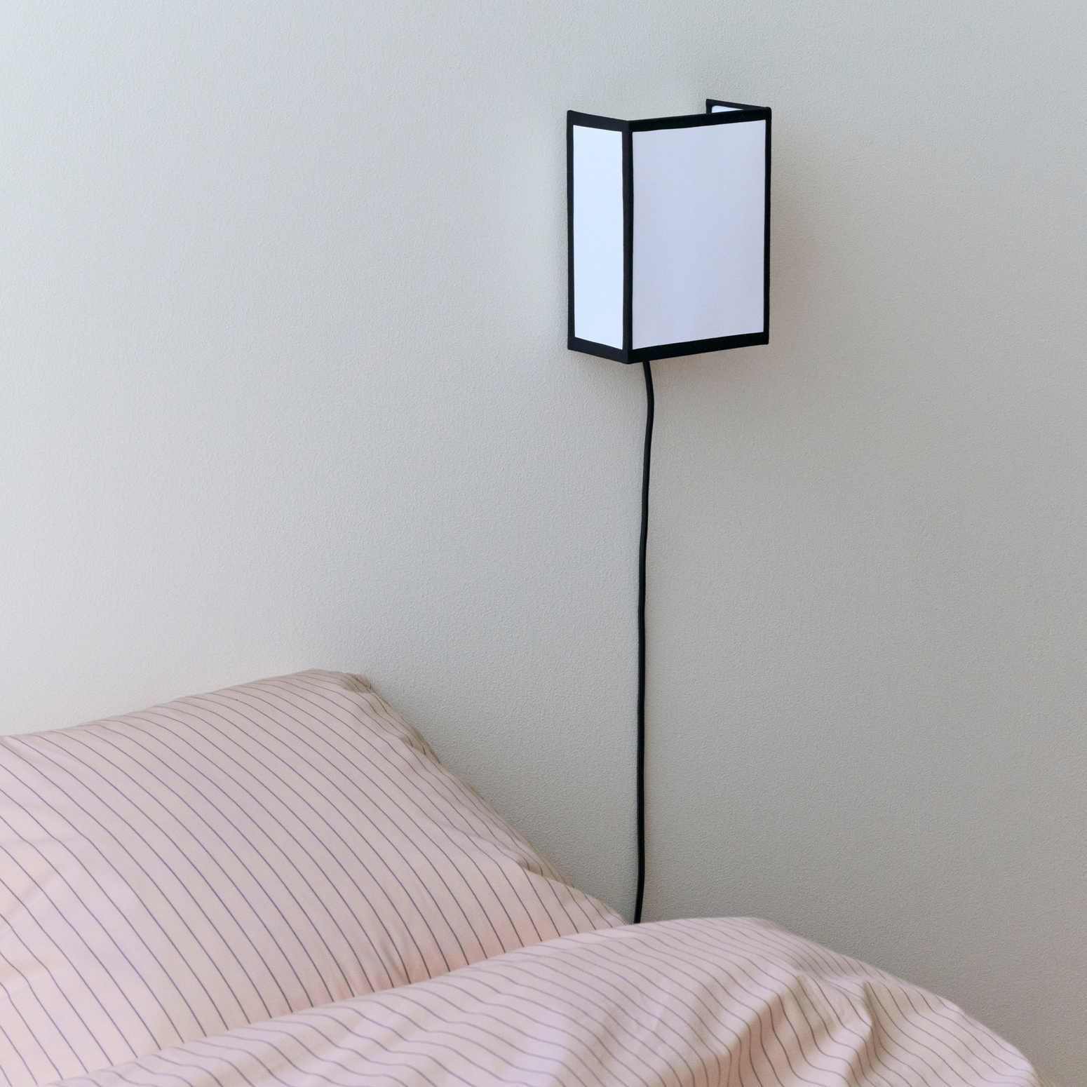 Vegglampe Ava Square Wall Lamp fra Hay.