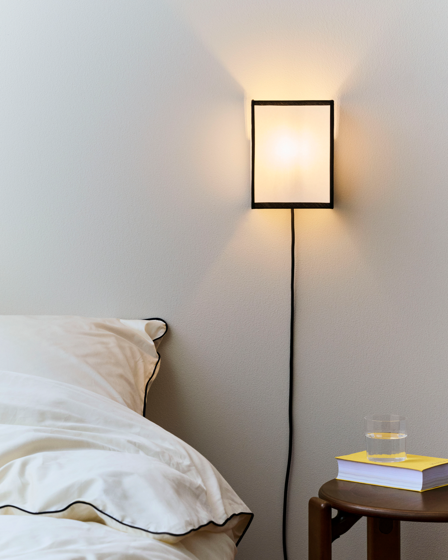 Vegglampe Ava Square Wall Lamp fra Hay.
