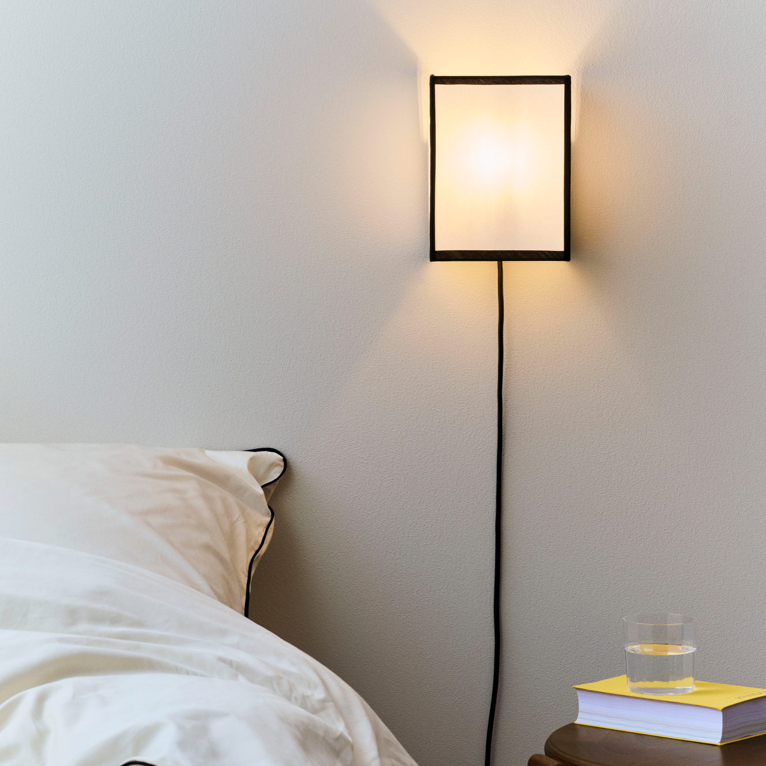Vegglampe Ava Square Wall Lamp fra Hay.