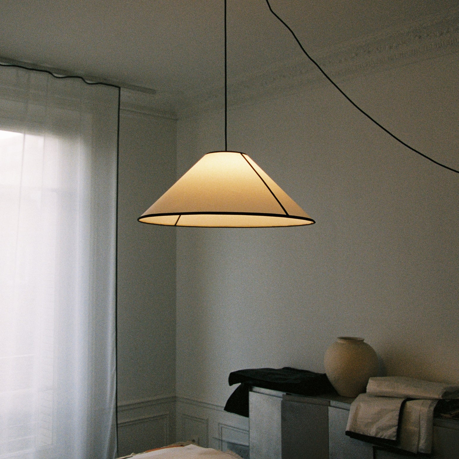 Taklampe Ava Cone Pendant 500 fra HAY.