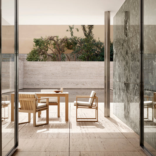 Spisebord BK15 Dining Table sammen med spisestoler BK10 Chair og loungstol BK11 Lounge Chair fra Carl Hansen & Søn.