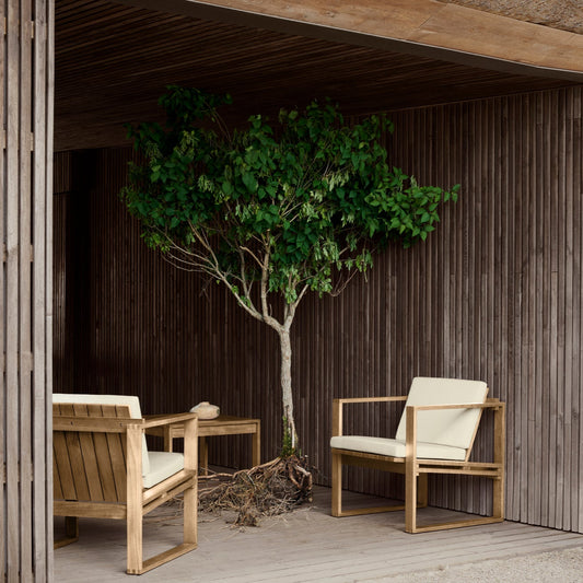 Sidebord BK16 Side Table og loungstol BK11 Lounge Chair fra Carl Hansen & Søn.