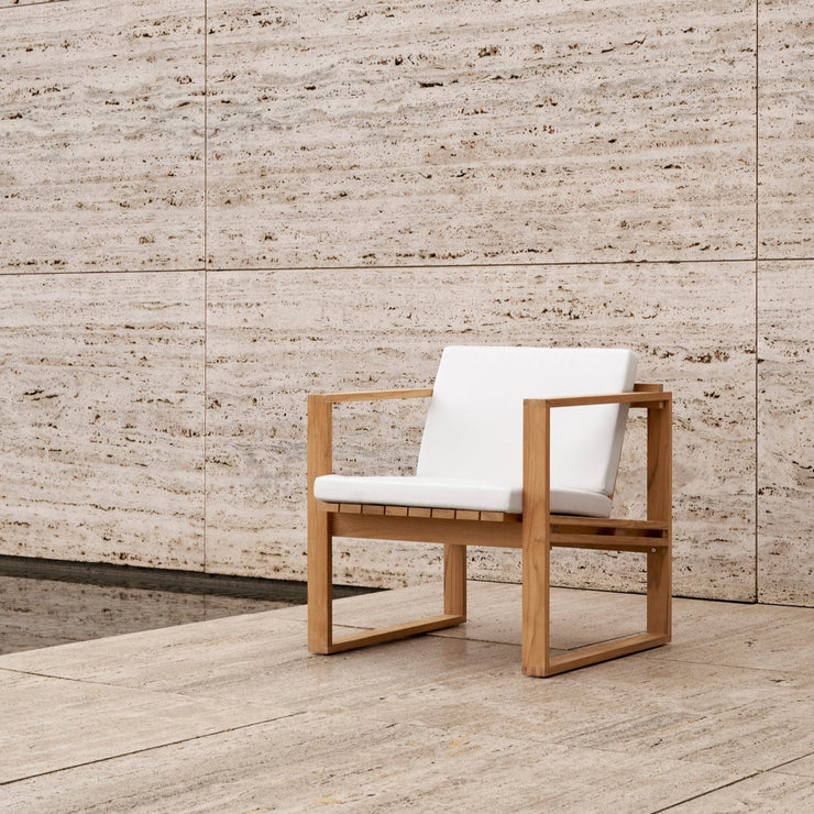 Loungstol BK11 Lounge Chair fra Carl Hansen & Søn kan også fås med puter for ekstra komfort, som selges separat. 