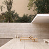 Sidebord BK16 Side Table sammen med solseng BK14 Lounger fra Carl Hansen & Søn.