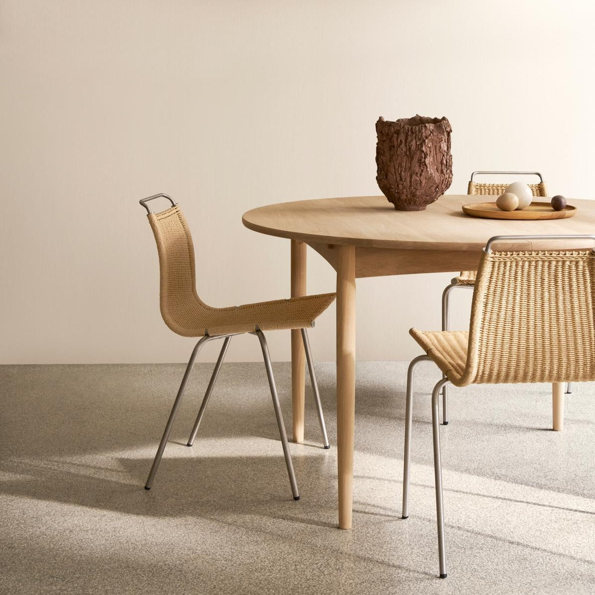 Spisebordet BM0121 fra Carl Hansen & Søn i såpebehandlet eik