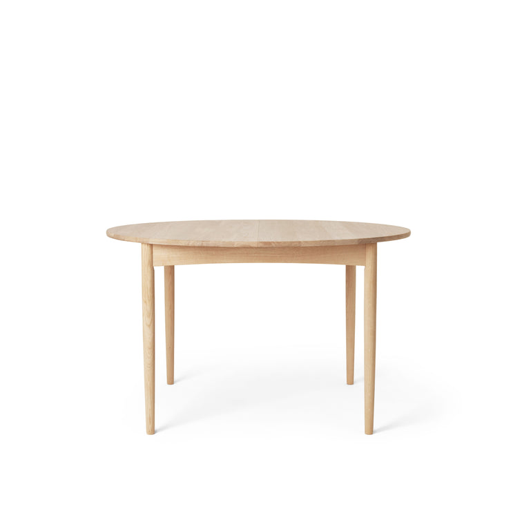 Rundt spisebord BM0121 fra Carl Hansen & Søn i såpebehandlet eik