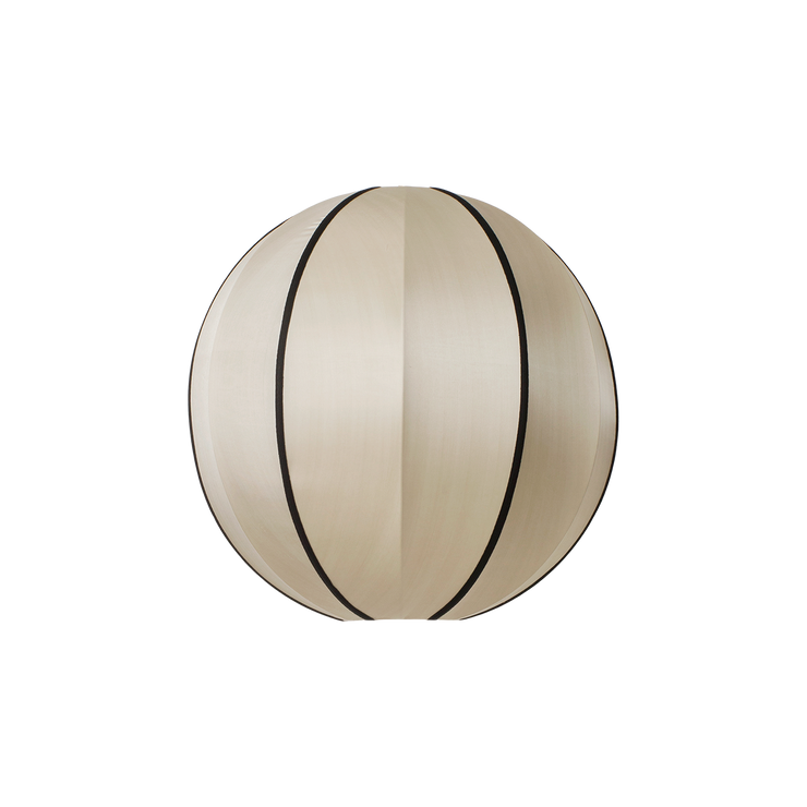 Lampeskjerm Indochina Round fra Oi Soi Oi med svarte bånd i størrelse L (Ø 44 cm).