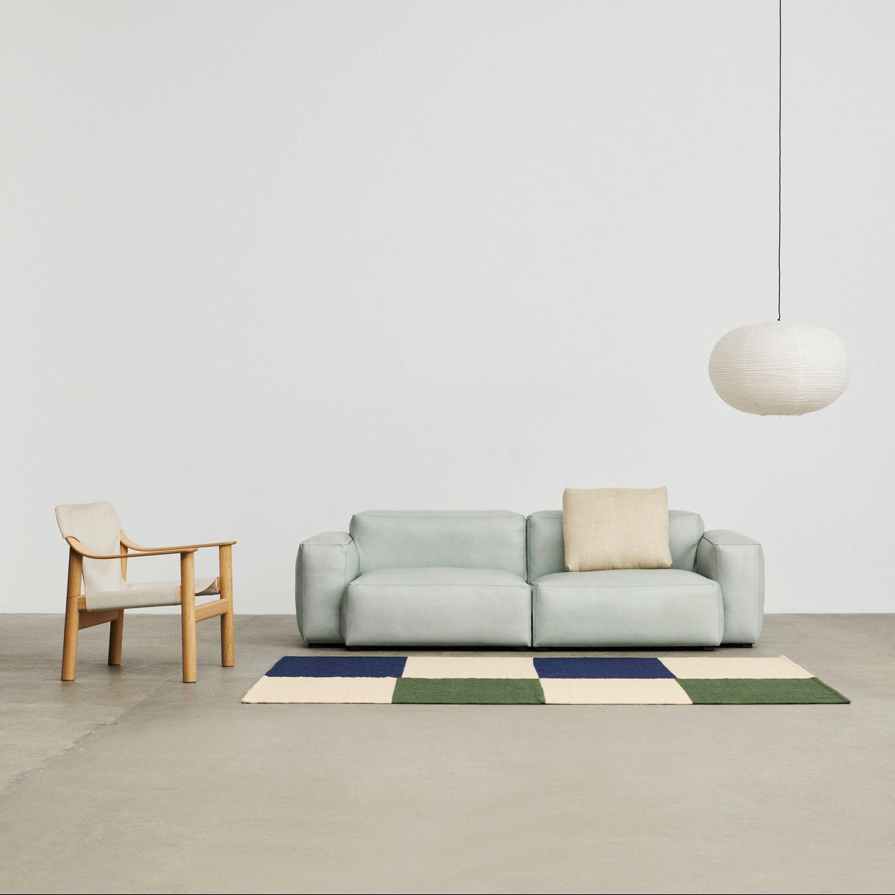 Sofa Mags soft low fra Hay i skinn Sense, farge Eucalyptus (prisgruppe 6)
