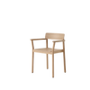 Spisestolen Betty Armchair TK10 fra &tradition i lakkert eik.