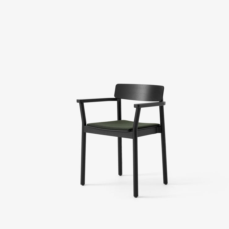 Spisestol Betty Armchair TK11 i svartlakkert ask og sete trukket i tekstilet Vidar 0972 (prisgruppe 4) 