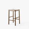 Barstol TK7 Counter Stool fra &tradition i røkt eik