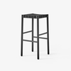 Barstol TK8 Bar Stool fra &tradition i svart med svart flett