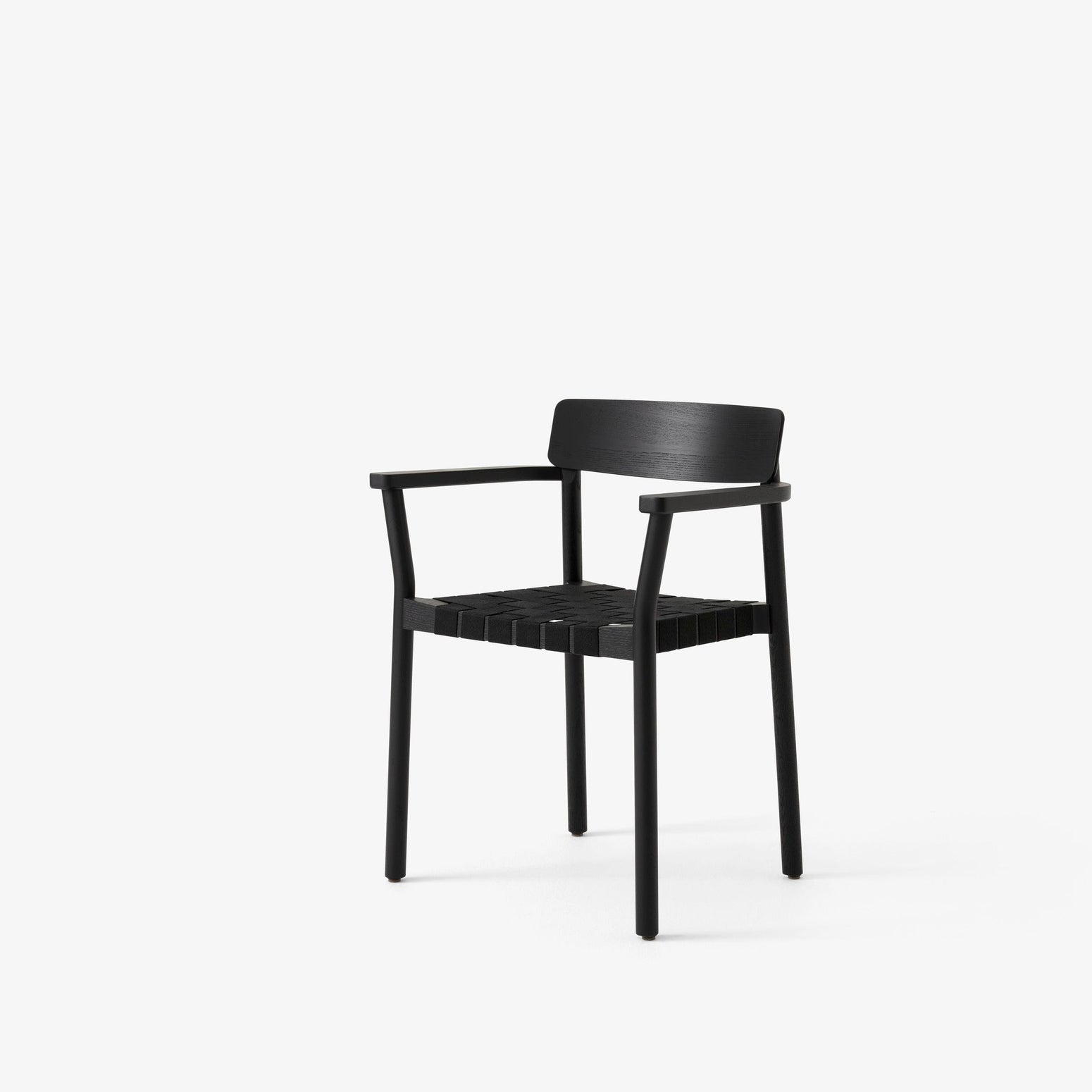 Spisestolen Betty Armchair TK9 fra andTradition i svartlakkert ask med flettet svart sete.