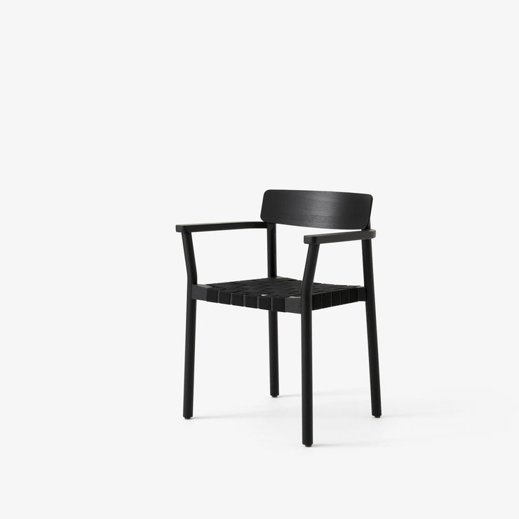 Spisestolen Betty Armchair TK9 fra andTradition i svartlakkert ask med flettet svart sete.