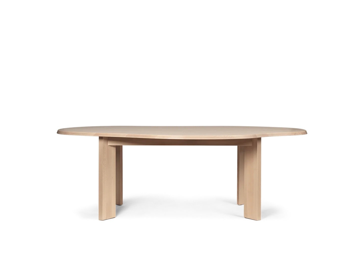 Tarn Dining Table fra Ferm Living i størrelse 220 cm. Bordet er i fargen White Oiled Beech.