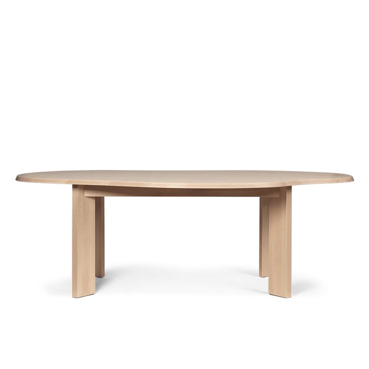 Tarn Dining Table fra Ferm Living i størrelse 220 cm. Bordet er i fargen White Oiled Beech.