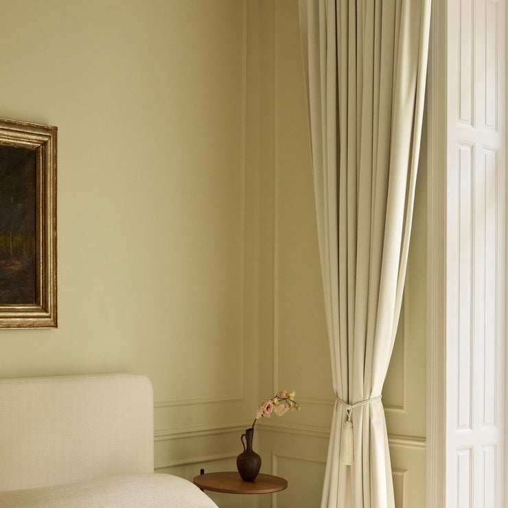 Benhvit velurgardin fra Gotain (Ivory)