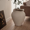 Vase Florentina XL fra Broste Copenhagen er en skulpturell og romslig vase inspirert av blomstens livssyklus. 