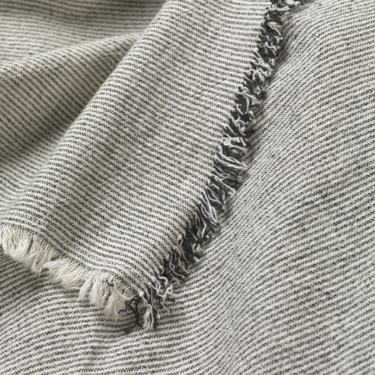 Duk Elouise i sort/ offwhite fra Broste Copenhagen.