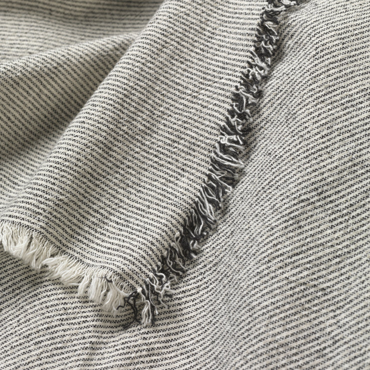 Duk Elouise i sort/ offwhite fra Broste Copenhagen.