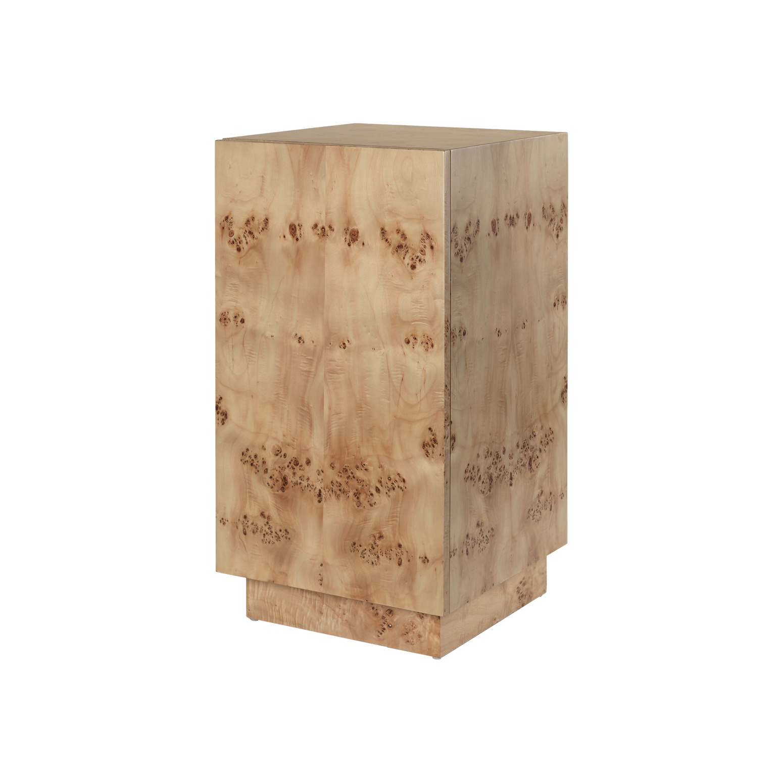 Burl Side Table fra Ferm Living er et elegant sidebord som er superfint å bruke som en pidestall i stuen eller gangen, som et sidebord ved sofaen eller som nattbord på soverommet. Innvendig er det skjult oppbevaring der en hylle kan justeres i høyden etter behov.