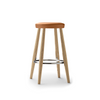 Barkrakk CH58 fra Carl Hansen & Søn i eik og skinn (såpebehandlet eik med konjakkfarget skinn Loke i fargen 7050)