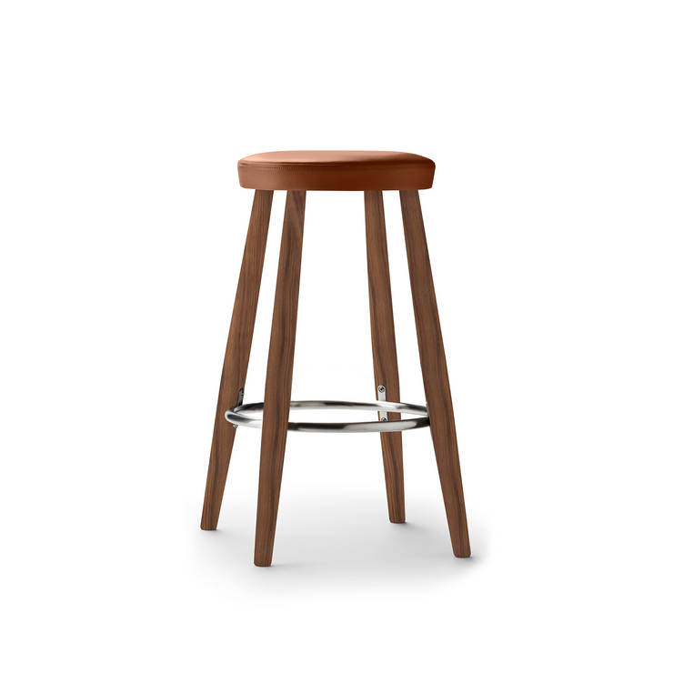 Barkrakk CH58 fra Carl Hansen & Søn i valnøtt og skinn (oljet valnøtt med konjakkfarget skinn Thor i fargen 307)