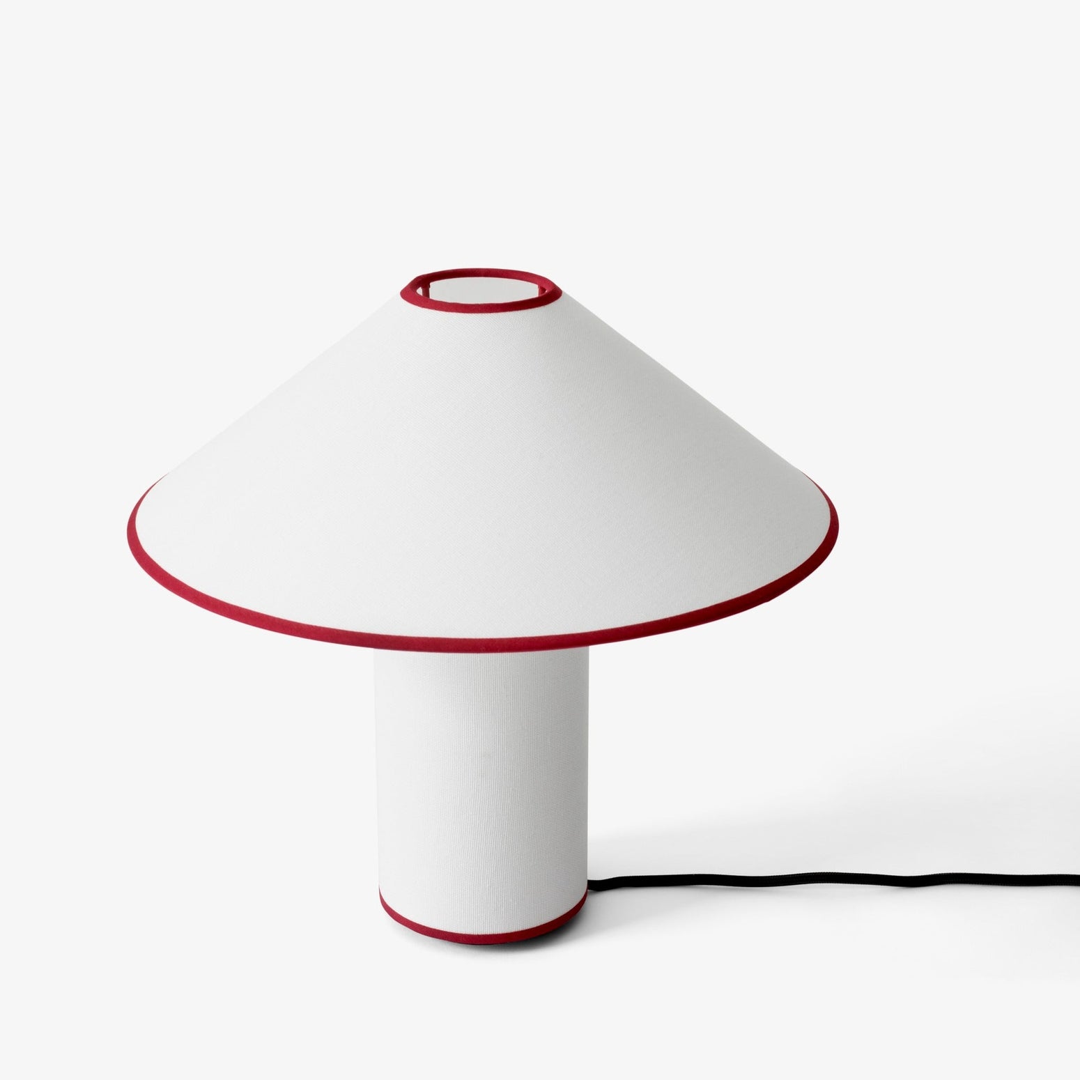 Bordlampen Colette ATD6 fra &tradition i variant White & Merlot