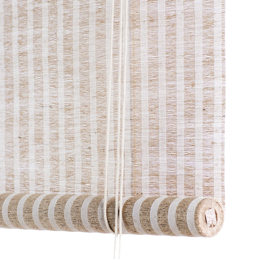 Jute er et naturmateriale med en nydelig tekstur som tilfører varme i hjemmet. Denne rullegardinen fra Color&Co er finvevd i brun jute med lyse striper som er ca 1 cm brede.