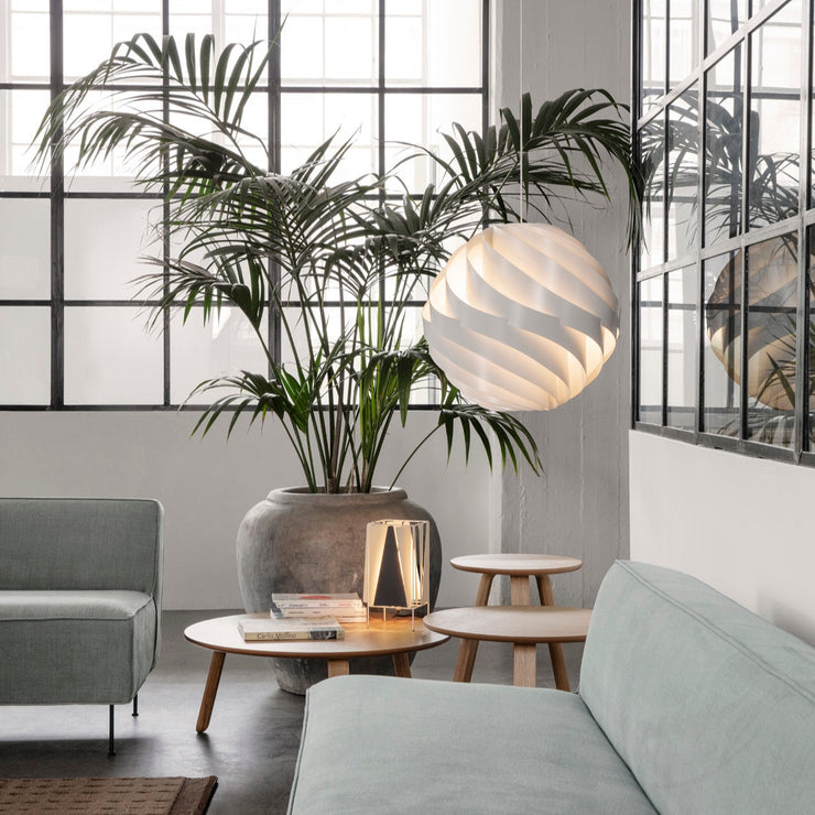 Designet i 1965 har taklampe Turbo Pendant Lamp fra Gubi  blitt en favoritt blant designelskere.