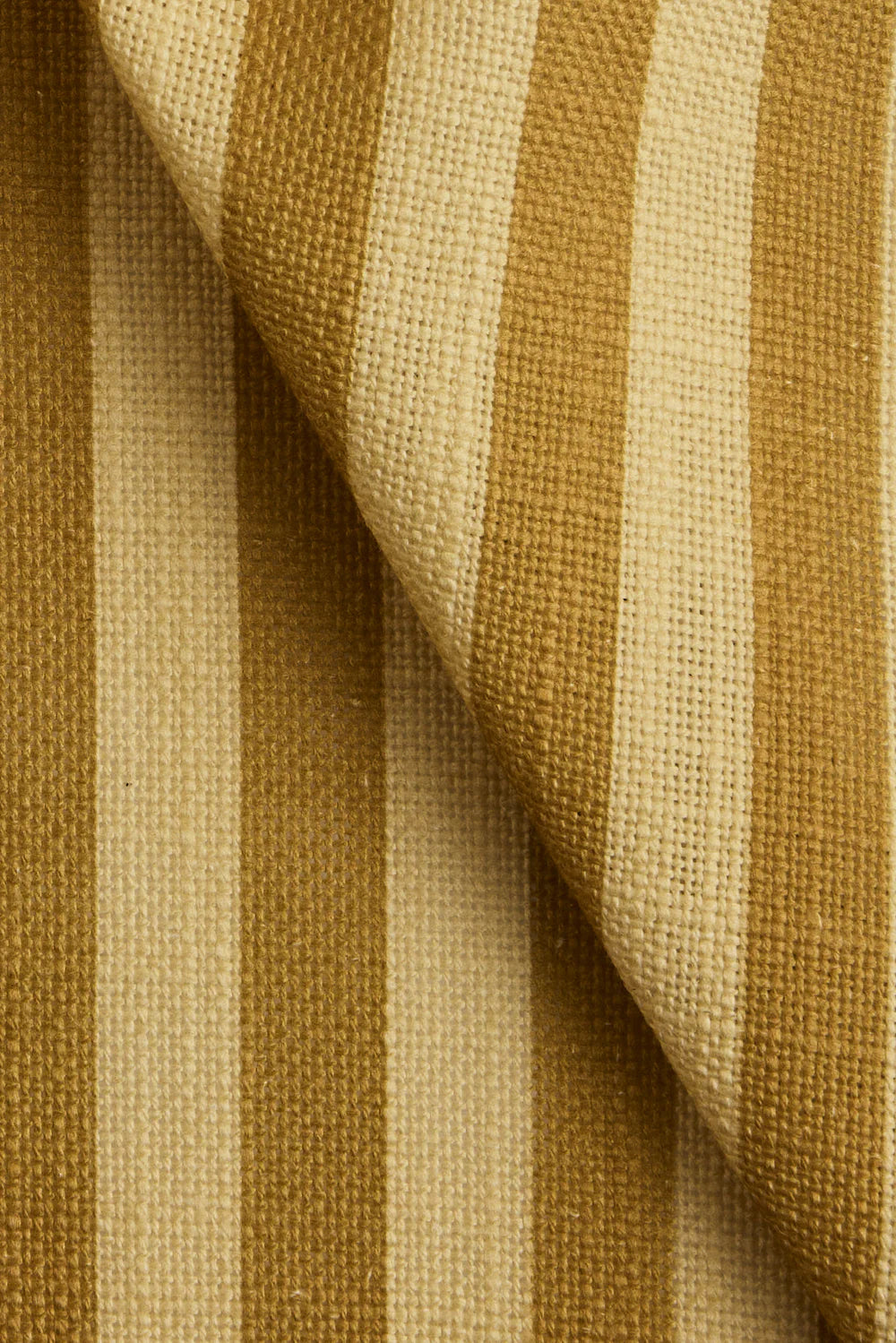 Tekstil i vevd lin med mønster Stripe   i fargen sennepsgul/ Mustard fra Gotain.