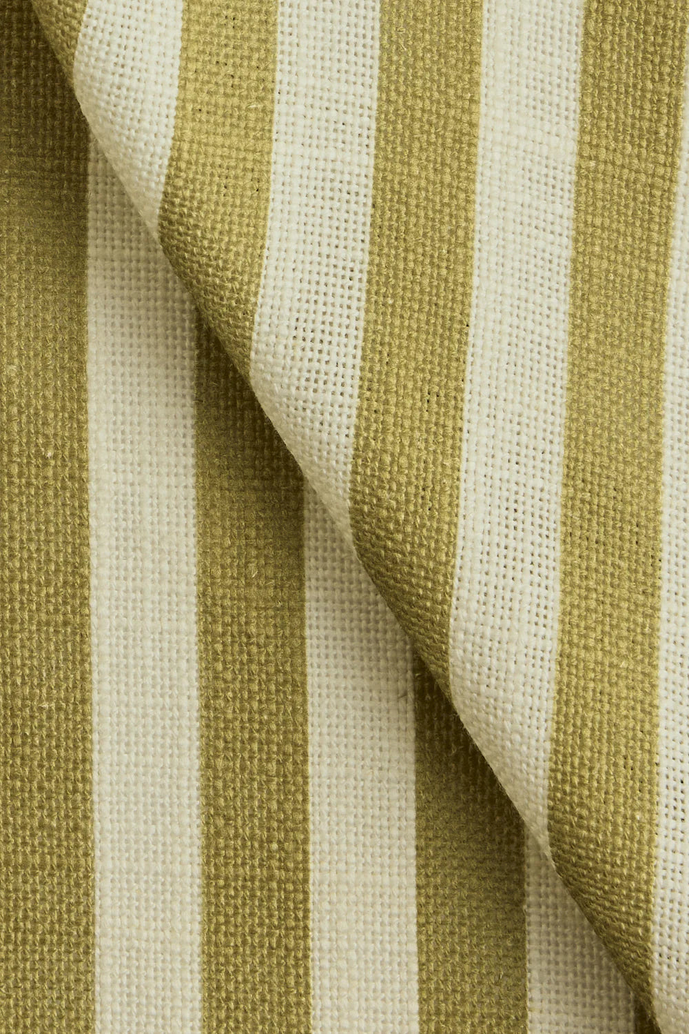 Tekstil i vevd lin med mønster Stripe i fargen olivengrønn/ Olive Green fra Gotain.