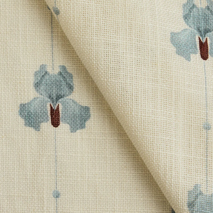 Tekstil i vevd lin med mønster Sweet Pea i fargen blå/ Dove Blue fra Gotain.