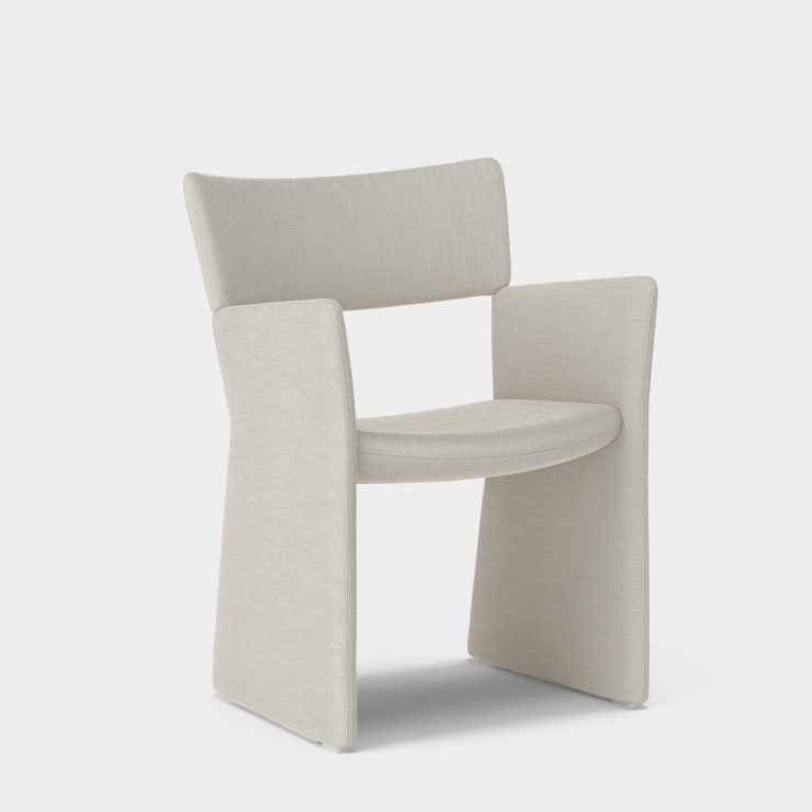 Spisestol Crown Armchair fra Massproductions i tekstilet Shell 7757/03 fra Romo Ruskin. 