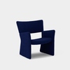Lenestol Crown Easy Armchair fra Massproductions i tekstilet Silas 754 fra Kvadrat.
