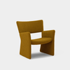 Lenestol Crown Easy Armchair fra Massproductions i tekstilet Silas 454 fra Kvadrat.