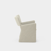 Lenestol Crown Easy Armchair fra Massproductions i tekstilet Silas 114 fra Kvadrat, sett fra siden.