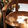 Formen på setet er inspirert av den klassiske melkekrakken. «Stolens form og uttrykk møter de ergonomiske og estetiske kravene jeg selv forventer av en god stol.» Rainer Daumiller
