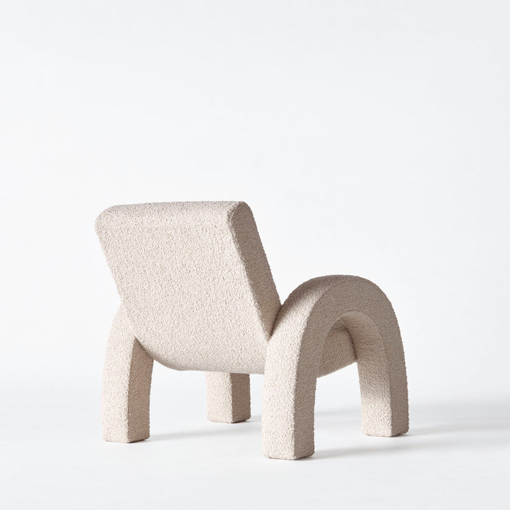 Lenestol Arco small fra Dusty Deco i lys beige bouclé